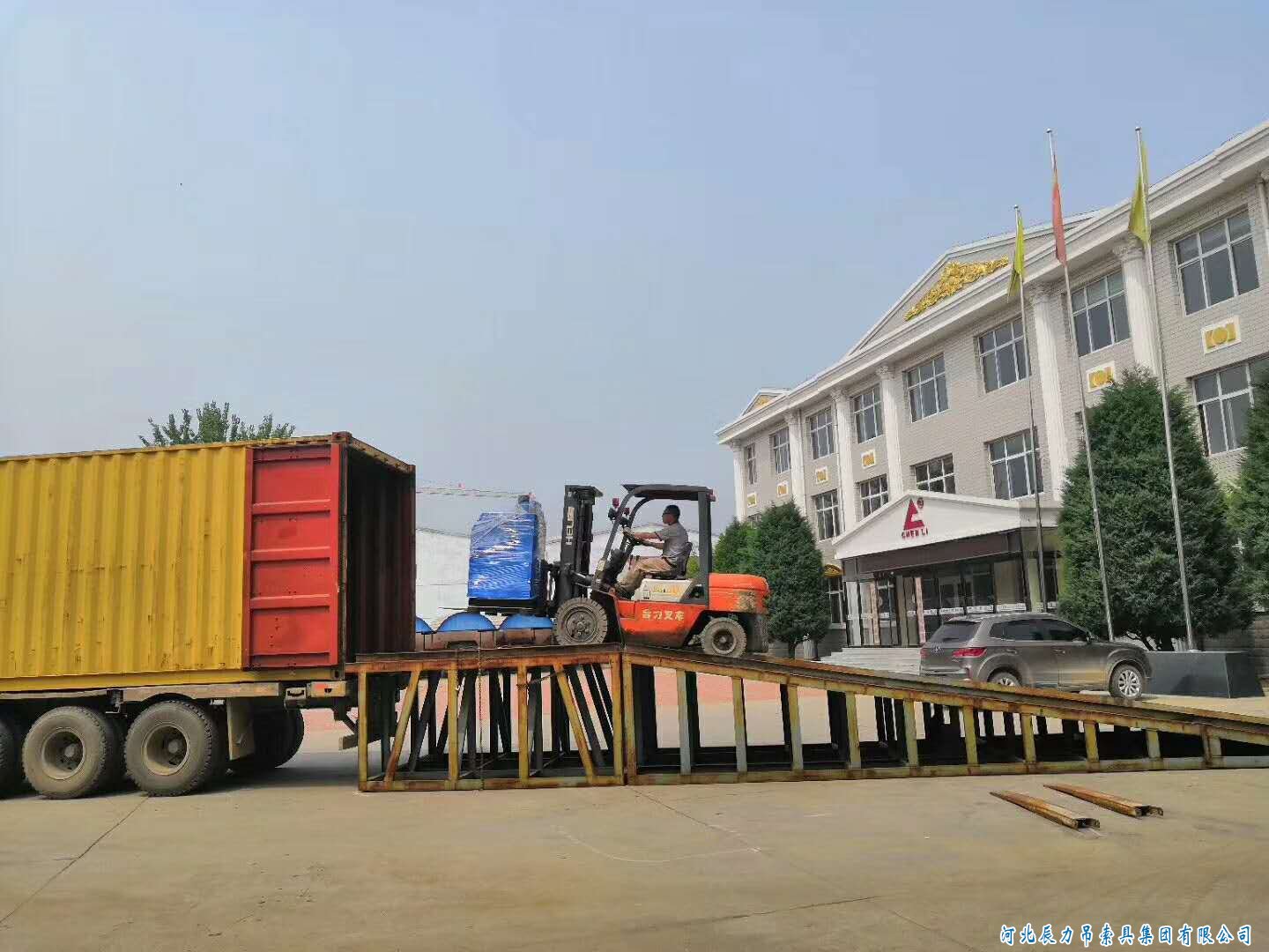 鋼絲繩纏放繩機(jī)器，鋼絲繩索具壓制機(jī)器，集體裝柜發(fā)貨